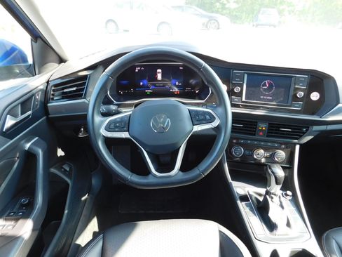 Used 2024 Volkswagen Jetta SE FWD image 13