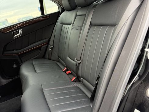 Used 2010 Mercedes-Benz E 350 4MATIC Sedan image 12