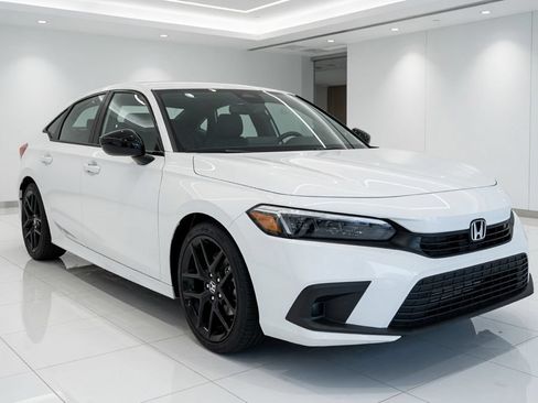 Used 2024 Honda Civic Sport image 2