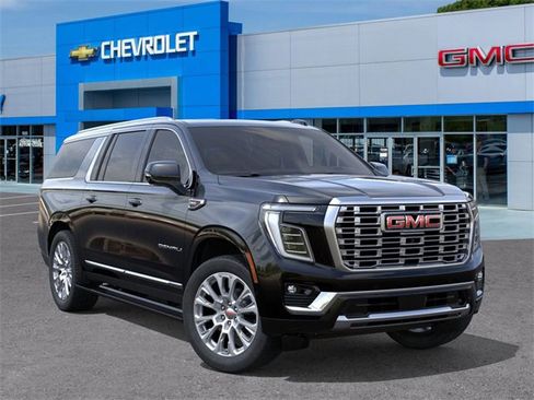 New 2026 GMC Yukon XL Denali w/ Denali Reserve Package image 7