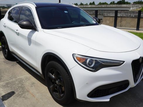 Used 2018 Alfa Romeo Stelvio AWD image 3