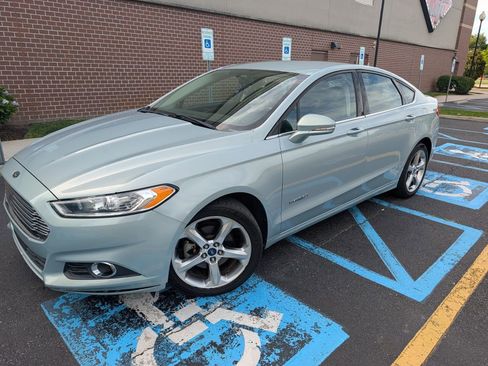 Used 2013 Ford Fusion SE FWD image 1