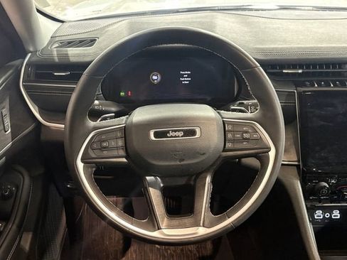 Used 2024 Jeep Grand Cherokee Limited image 19