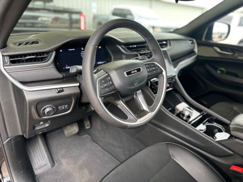 Used 2023 Jeep Grand Cherokee Altitude image 22