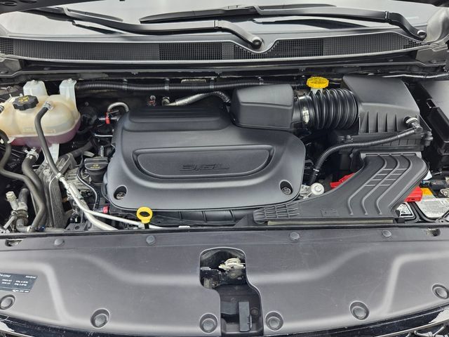 Used 2024 Chrysler Pacifica Touring-L FWD image 19