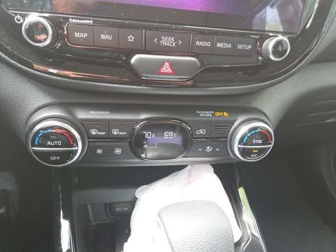 Certified 2025 Kia Soul S FWD image 9