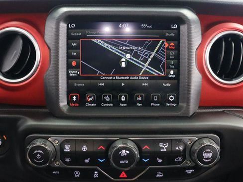 Used 2022 Jeep Gladiator Rubicon w/ Cold Weather Group AWD/4WD image 22