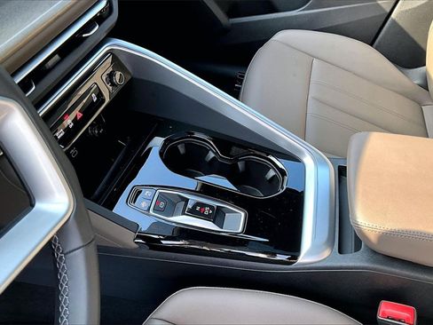 Used 2025 Audi Q5 Premium w/ Convenience Package image 18