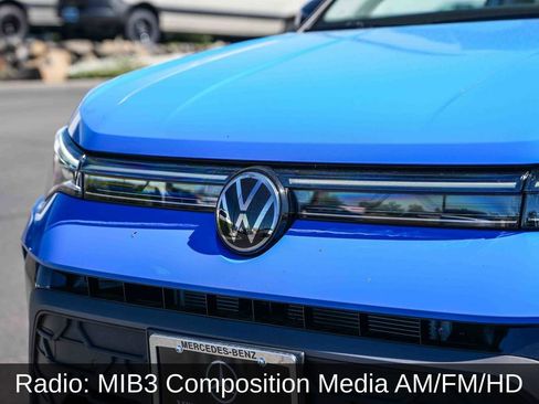 Used 2025 Volkswagen Taos SE image 3