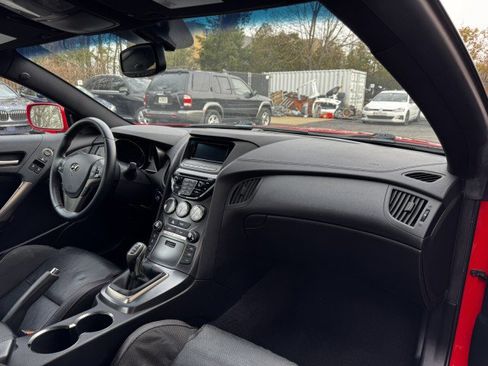 Used 2016 Hyundai Genesis Coupe 3.8 image 31