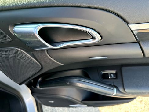 Used 2012 Porsche Cayenne image 26