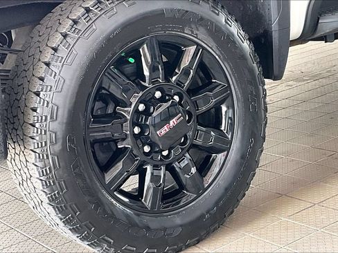 Used 2025 GMC Sierra 2500 AT4 w/ AT4 Premium Plus Package AWD/4WD image 34