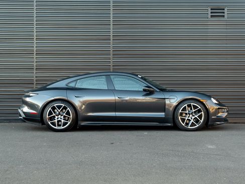 Used 2025 Porsche Taycan 4S image 9