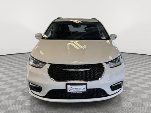 Used 2022 Chrysler Pacifica Touring-L AWD/4WD image 4
