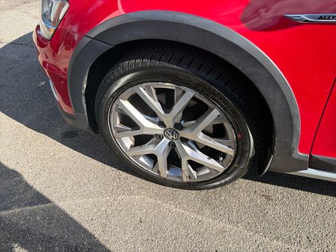 Used 2017 Volkswagen Golf Alltrack SEL image 15