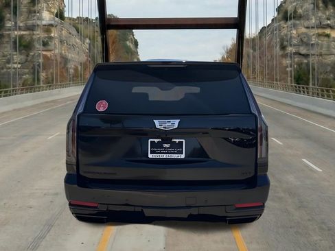 New 2026 Cadillac Escalade ESV Platinum Sport w/ LPO, ONYX Package AWD/4WD image 9