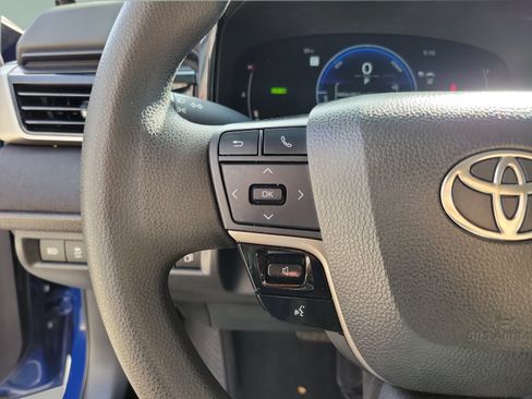 Used 2025 Toyota Camry LE FWD image 13