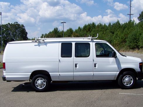 Used 2009 Ford E-350 and Econoline 350 Extended Super Duty RWD image 5