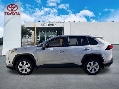 Used 2022 Toyota RAV4 LE image 9