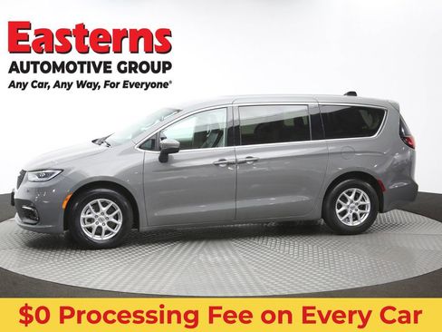 Used 2023 Chrysler Pacifica Touring-L FWD image 61