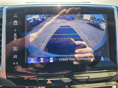 Used 2017 Honda Pilot Elite image 24