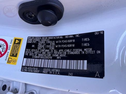 Used 2016 Toyota Highlander LE AWD/4WD image 31