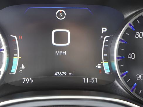 Used 2025 Chrysler Pacifica Limited FWD image 23