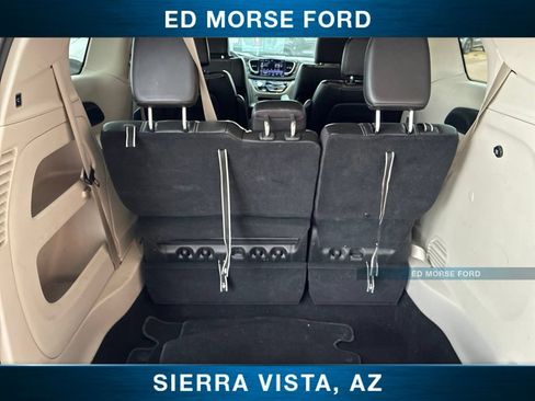 Used 2024 Chrysler Pacifica Touring-L FWD image 13