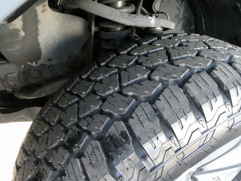 Used 2019 Toyota Tacoma Limited image 15