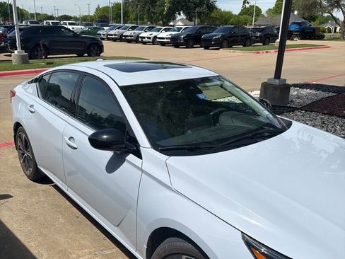 Used 2024 Nissan Altima 2.5 SR w/ SR Premium Package image 9