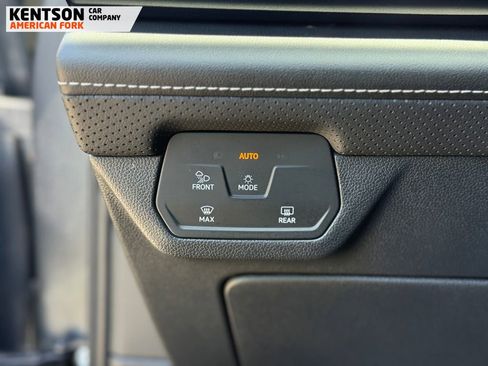 Used 2025 Volkswagen Atlas SE AWD/4WD image 21