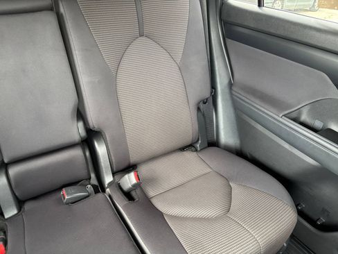 Used 2025 Toyota Highlander LE FWD image 38