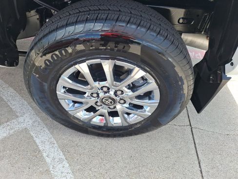 Used 2026 Toyota Tacoma Limited image 10