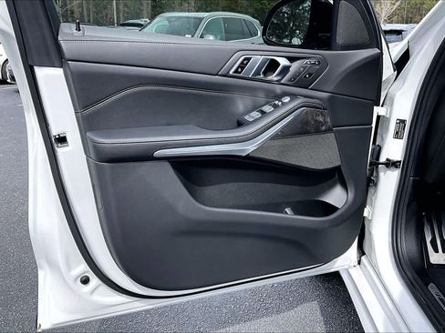 Certified 2024 BMW X7 xDrive40i w/ M Sport Package image 22