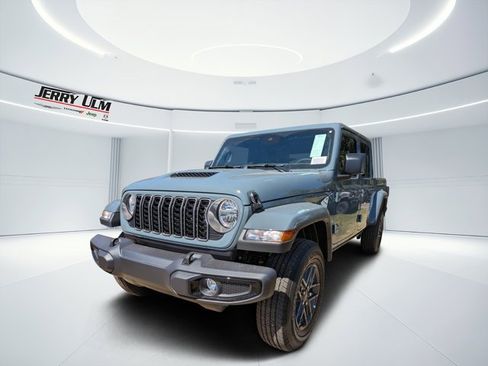 New 2025 Jeep Gladiator Sport image 6