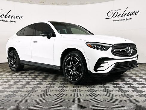 Used 2024 Mercedes-Benz GLC 300 4MATIC w/ AMG Line image 1