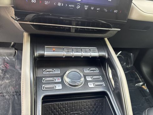 Used 2024 Lincoln Nautilus Premier image 21