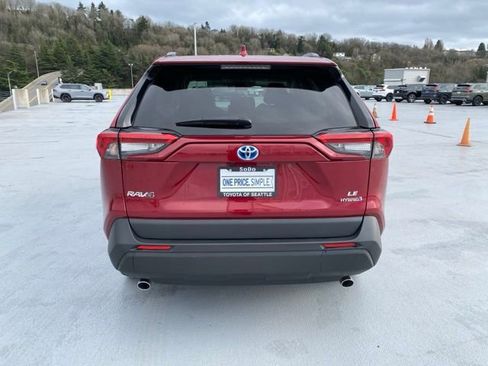 Certified 2022 Toyota RAV4 LE image 7