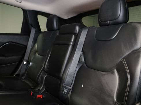 Used 2018 Jeep Cherokee Limited AWD/4WD image 19