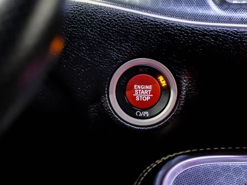 Used 2016 Dodge Challenger SRT image 21