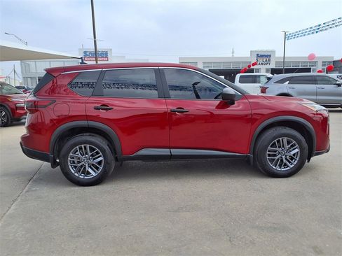 Used 2025 Nissan Rogue S image 8