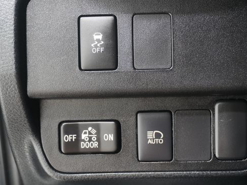 Used 2020 Toyota Tacoma SR5 RWD image 21