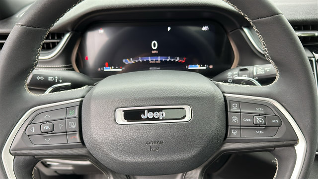 Used 2023 Jeep Grand Cherokee L Laredo AWD/4WD image 12