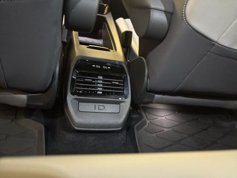 Used 2022 Volkswagen ID.4 Pro S RWD image 30