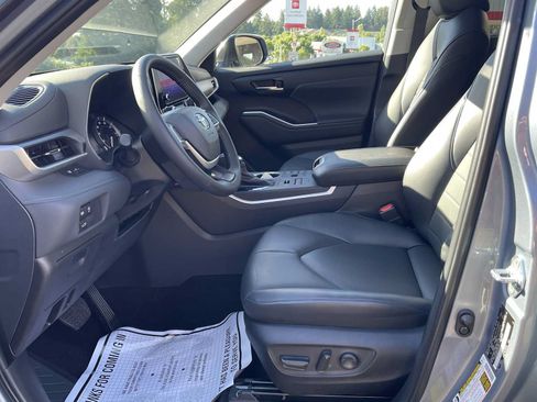 Certified 2024 Toyota Highlander XLE AWD/4WD image 10