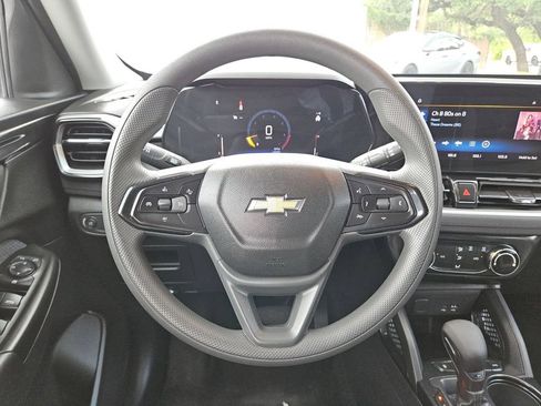 Used 2025 Chevrolet TrailBlazer LT AWD/4WD image 23