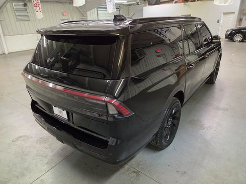 Used 2025 Lincoln Navigator L Reserve w/ Jet Appearance Package AWD/4WD image 7
