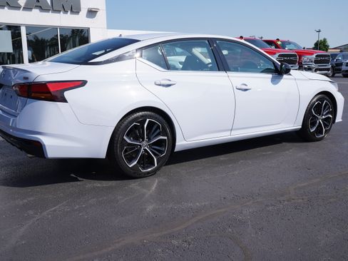 Used 2024 Nissan Altima 2.5 SR FWD image 3
