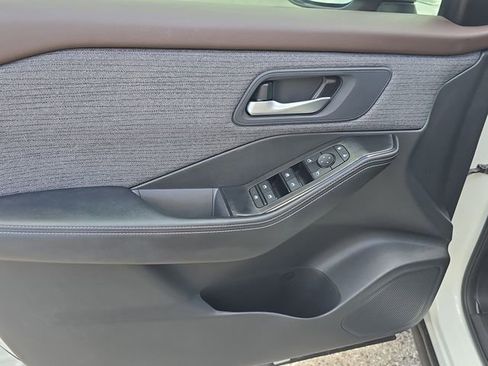 Certified 2023 Nissan Rogue SV image 17