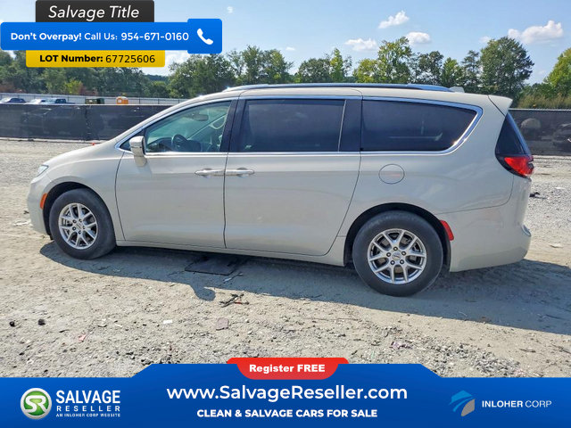 Used 2021 Chrysler Pacifica Touring-L FWD image 3